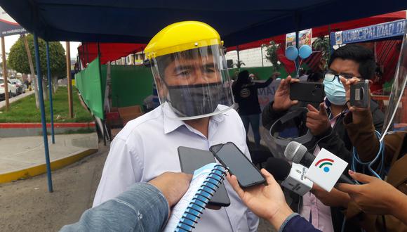 El alcalde de Alto de la Alianza, en Tacna, Ángel Lanchipa Valdivia, participó este jueves en la inauguración de la Feria Haku Wiñay. (Foto: Adrian Apaza)