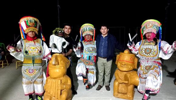 Moradores del distrito Caracucho vibraron con el espectáculo de los danzantes de tijeras.