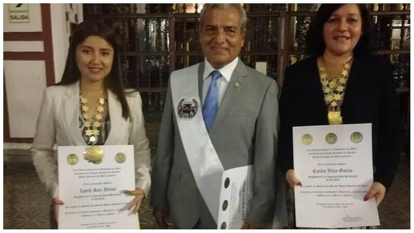 Critican condecoración al alcalde Elidio Espinoza 