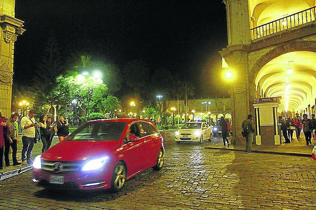 Taxistas de Arequipa se oponen al ingreso de Uber Perú
