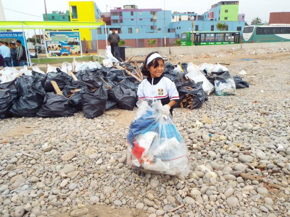 20 toneladas de basura se recogieron de playa del Callao (FOTOS)