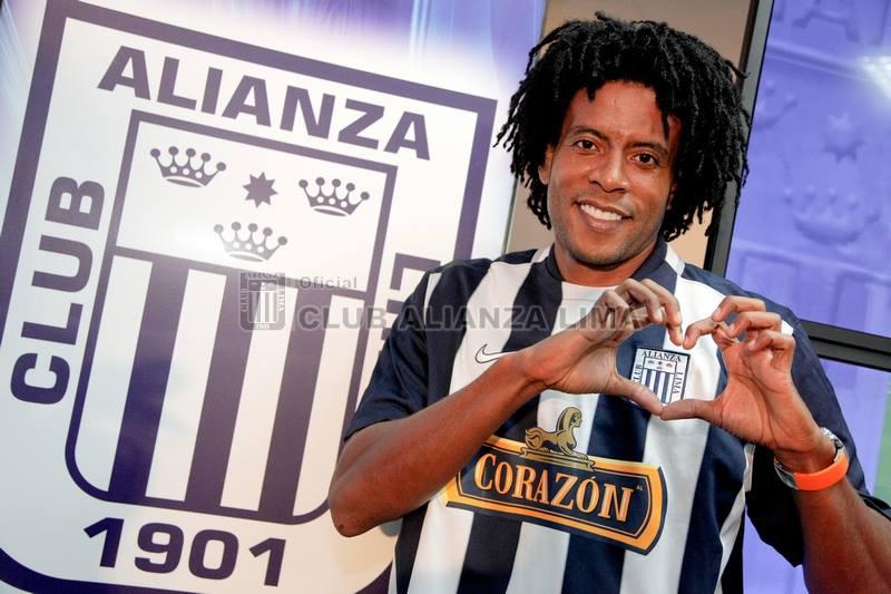 Alianza Lima presentó a Lionard Pajoy como su nuevo delantero