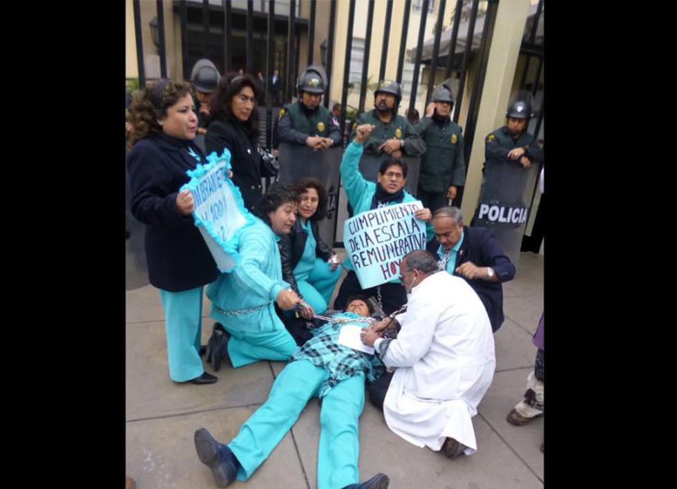 Enfermeras en huelga denuncia agresión policial (FOTOS) 