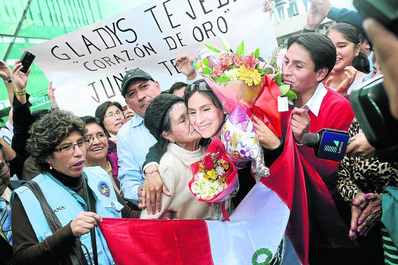 Gladys Tejeda cumplió,  llegó al Perú con el oro ganado