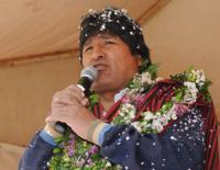 Evo Morales pide disculpas por coplas y bromas machistas