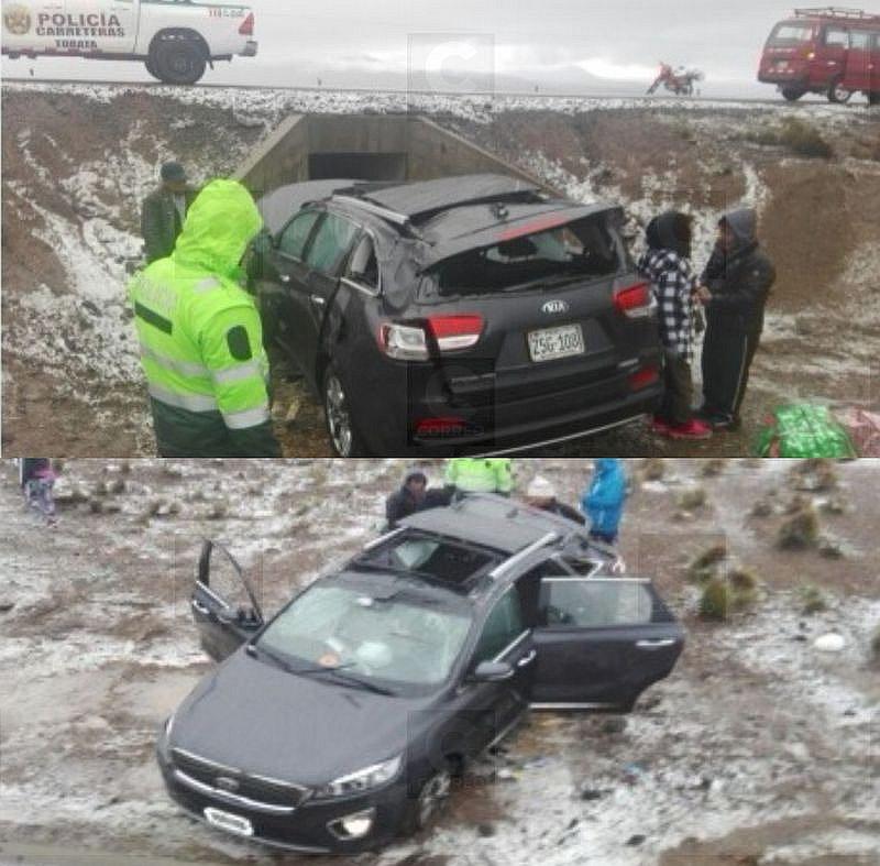 Salvan de morir cuatro personas en despiste y volcadura de auto en Huaytire