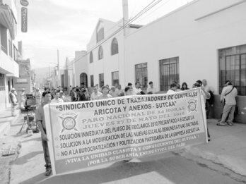 Trabajadores exigen
  incremento salarial