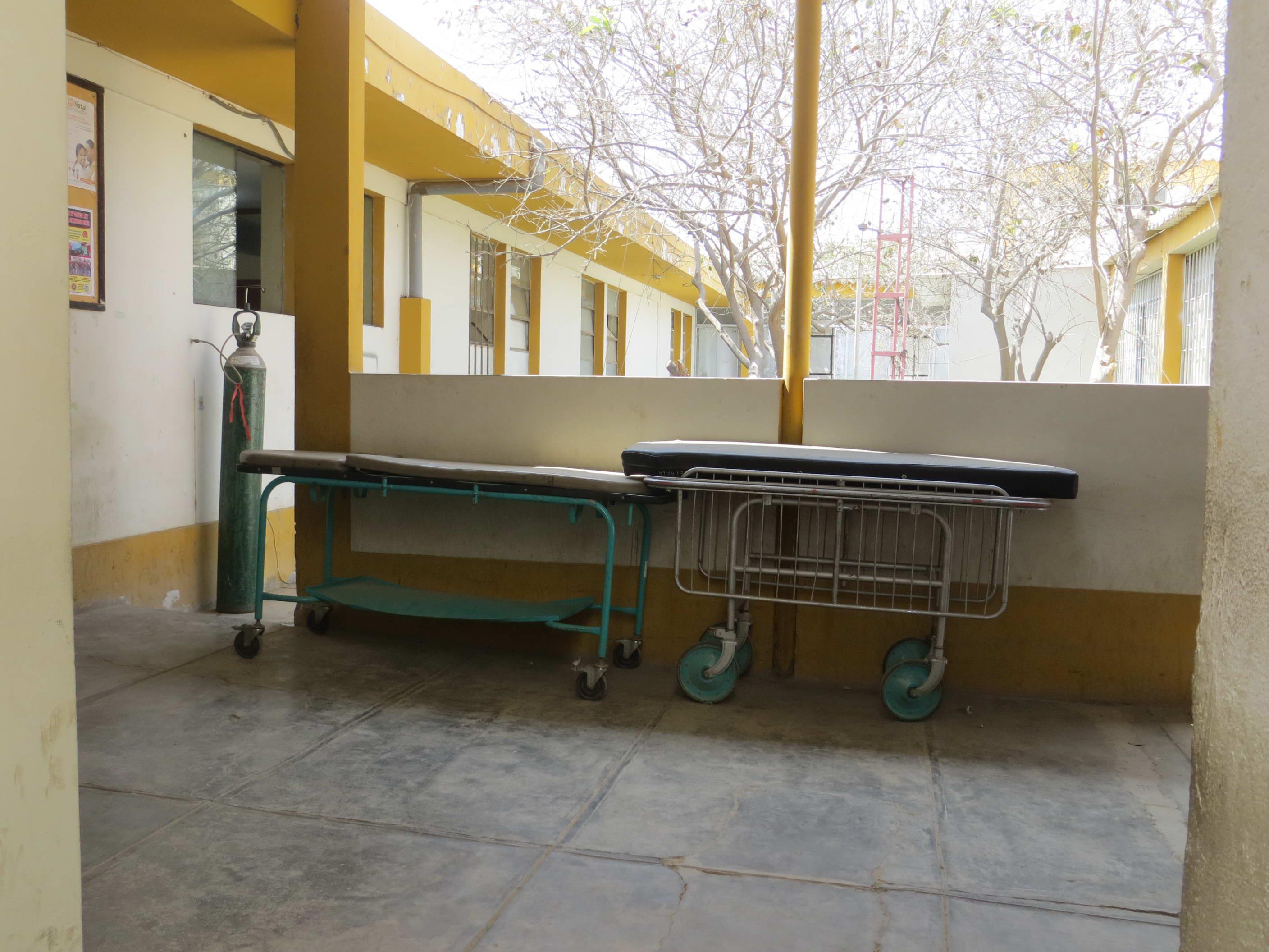 Delincuentes hieren de un balazo a joven en asalto