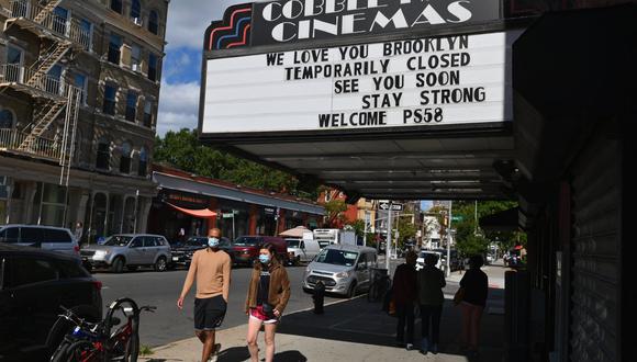 La noticia de la reapertura de cines se produce un día antes de que los estadios de Nueva York vuelvan a recibir al público. (Foto:  Angela Weiss / AFP)