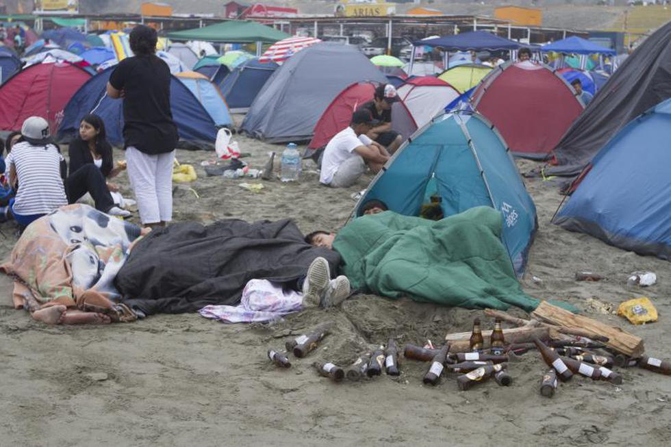 Miles recibieron el 2014 en playas (FOTOS)