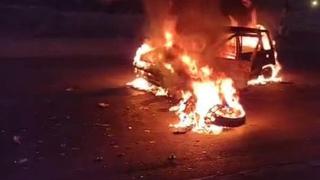 Tico y motocicleta se incendian tras fuerte colisión en Nasca