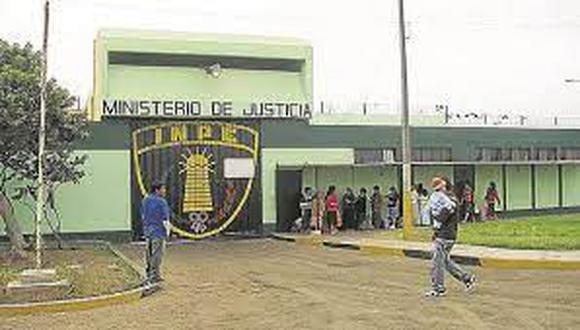 Según Fiscalía, los imputados “cogotearon” a un adolescente en Nuevo Chimbote para apropiarse de su celular.