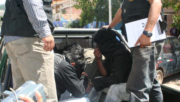 Menores caen en persecución tras robar auto en Cusco