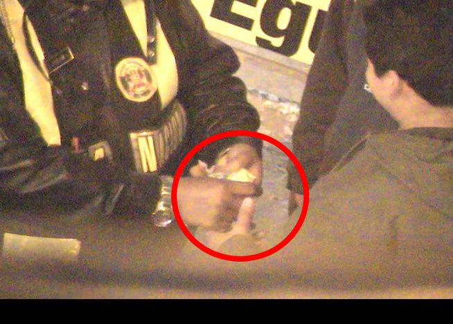 Denuncian ante fiscalía a policía por cobrar una coima  