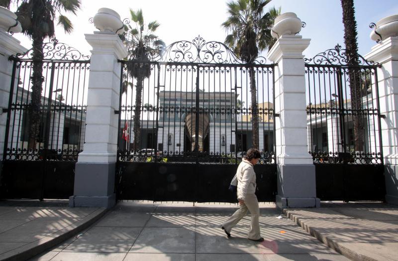 Hospital Dos de Mayo entregó a madre bebé que no era su hijo