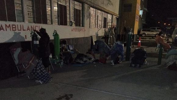 ​Hospital COVID-19 de Arequipa colapsa: pacientes son atendidos en la intemperie