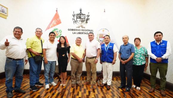 César Acuña, gobernador regional de La Libertad, sostuvo reunión con el alcalde provincial Javier Mendoza y representantes de la sociedad civil.