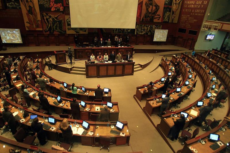 Unasur respalda a Ecuador y defiende el asilo a Assange