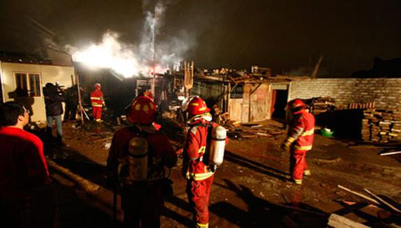 Se incendia empresa logística en el Callao