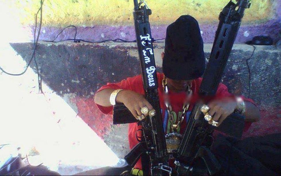 Los narcos brasileños lucen sus armas en las redes sociales (FOTOS)