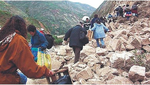 Huancavelica: Cinco distritos aislados por caída de rocas y tierra