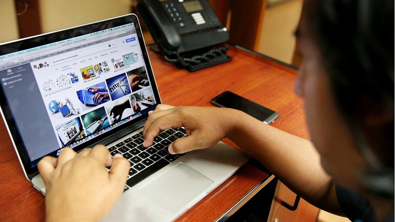 Conoce las ventajas de comprar o vender dólares por internet