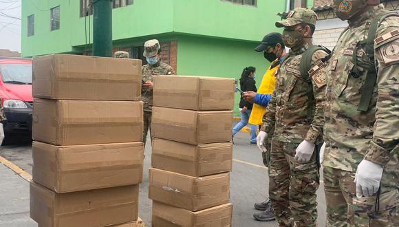 Fuerza Aérea del Perú lleva ayuda a damnificados del incendio en Surco. (Fotos: Difusión FAP)