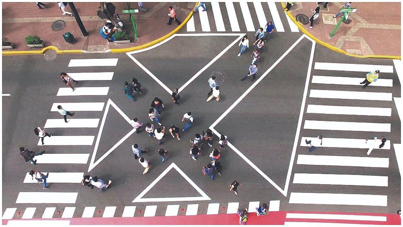 Municipalidad de Miraflores implementa crucero peatonal en “X”