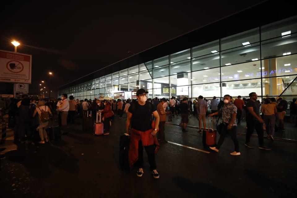 Coronavirus: pasajeros quedaron varados en el aeropuerto Jorge Chávez por estado de emergencia (VIDEO)