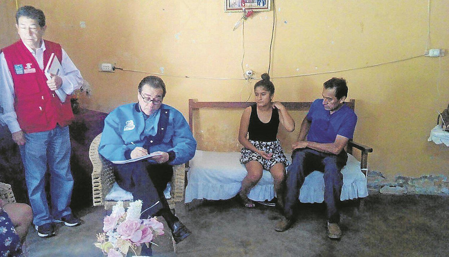El titular de Justicia empadronó a familia en urbanización Santa Rosa