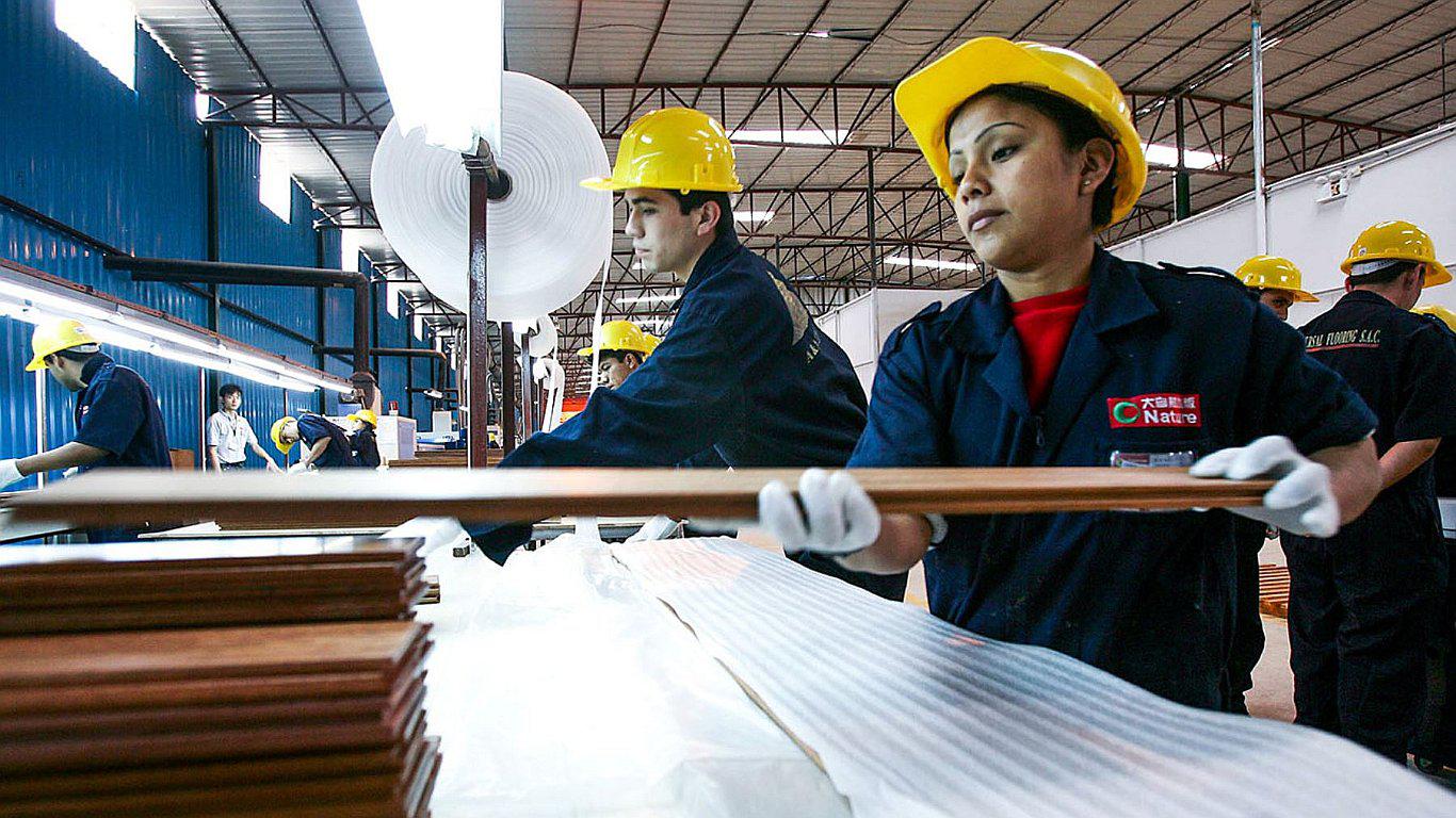 Mujeres consiguieron el doble de empleos frente a los varones, según INEI