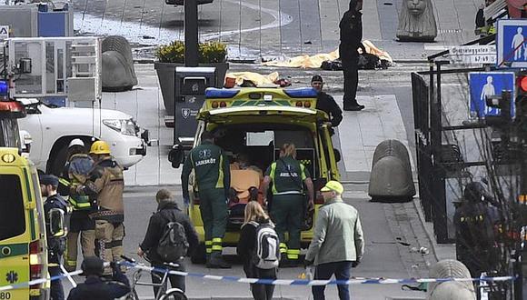 Atentado en ​Suecia: Camión arrolla a peatones y deja cuatro muertos (VIDEO)