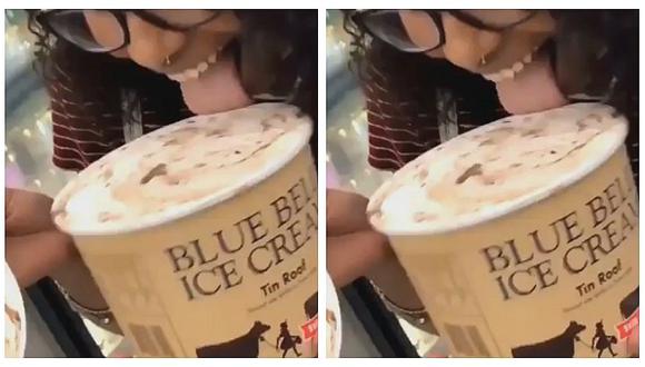 Mujer prueba helado y lo vuelve a colocar en nevera de tienda (VIDEO)