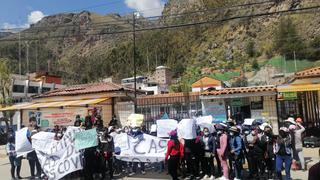 Trabajadores CAS-COVID del Hospital Regional de Huancavelica protestan por vencimientos de contratos