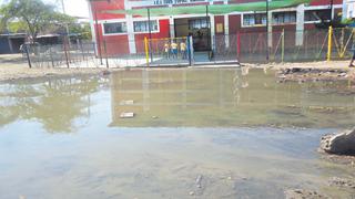 Piura: Niños estudian cerca de agua de desagüe