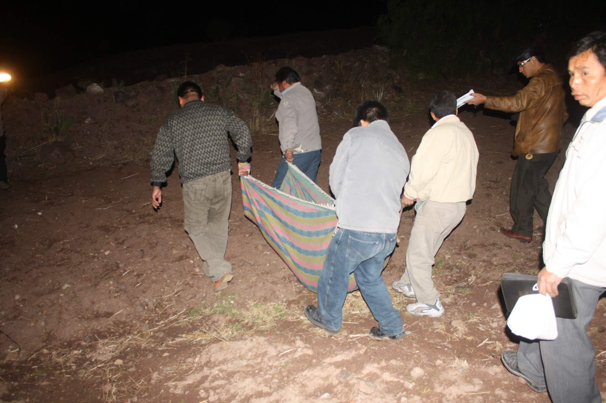 Caminan 6 horas en lluvia para rescatar cuerpo de pastora fulminada por un rayo