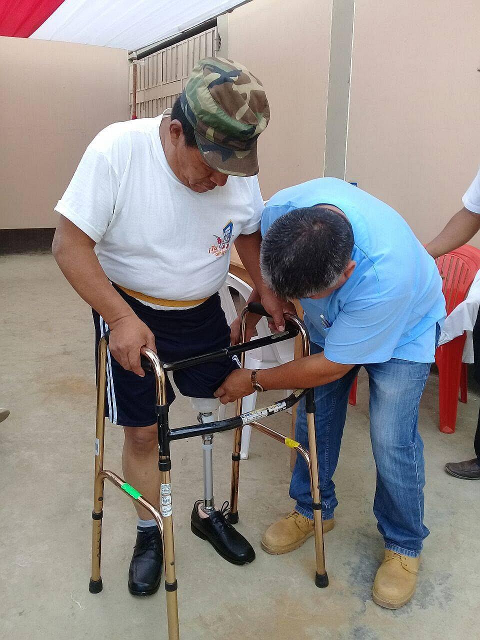 Instituto Nacional de Rehabilitación entrega prótesis en Satipo