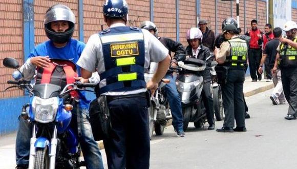 La Libertad: Más de una decena de brevetes falsos confiscan a conductores de motocicletas