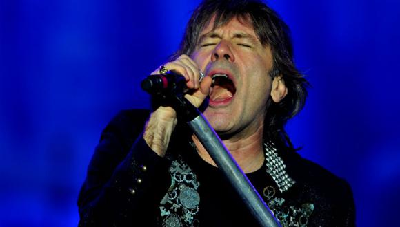 Vocalista de Iron Maiden Bruce Dickinson venció al cáncer