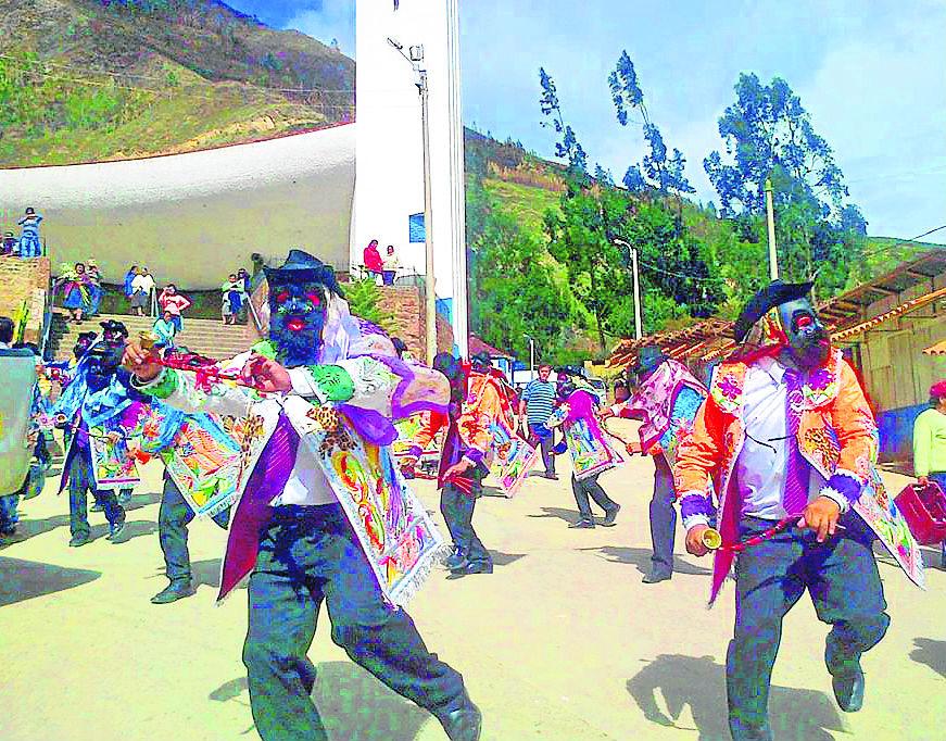 ​En Muruhuay se baila a todo dar con los negritos