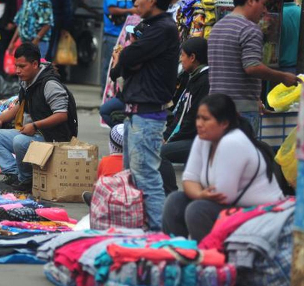 Ambulantes informales que fueron desalojados de Manzanilla se trasladaron a una cuadra