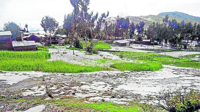 Granizada perjudica  cultivos y viviendas de Huancalpi