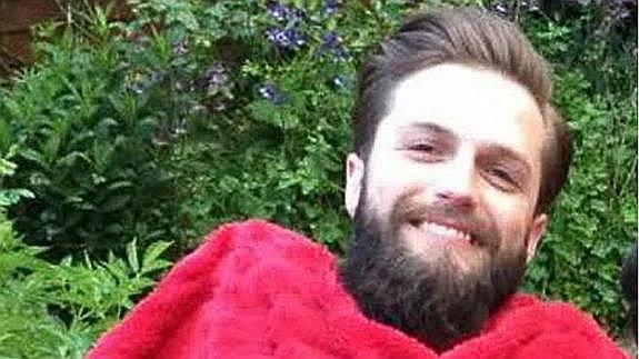 Padrino de boda estafa al novio aduciendo que tiene cáncer