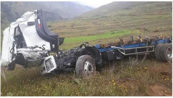​Vuelca camión en la vía Tapo - Tarma y dos personas mueren
