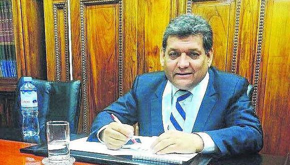 Alfredo Álvarez: “La mayoría de las sanciones de Contraloría caen”