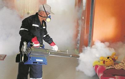 Fumigan mil viviendas y colegios contra el dengue y chikungunya en Sechura