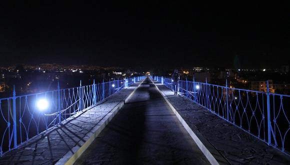 Puente de Fierro luce una nueva imagen de noche. (Foto: MPA)