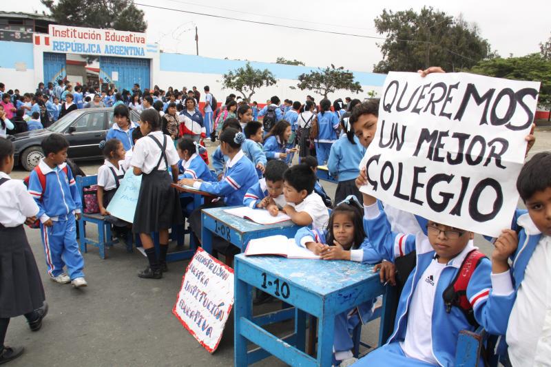 Dos mil escolares del "República Argentina" exigen colegio nuevo