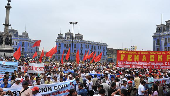 Manifestantes de la CGTP generan caos en el Centro de Lima