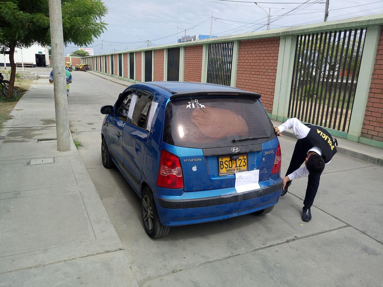 Detienen a cinco colombianos quienes llevaban droga en un auto 